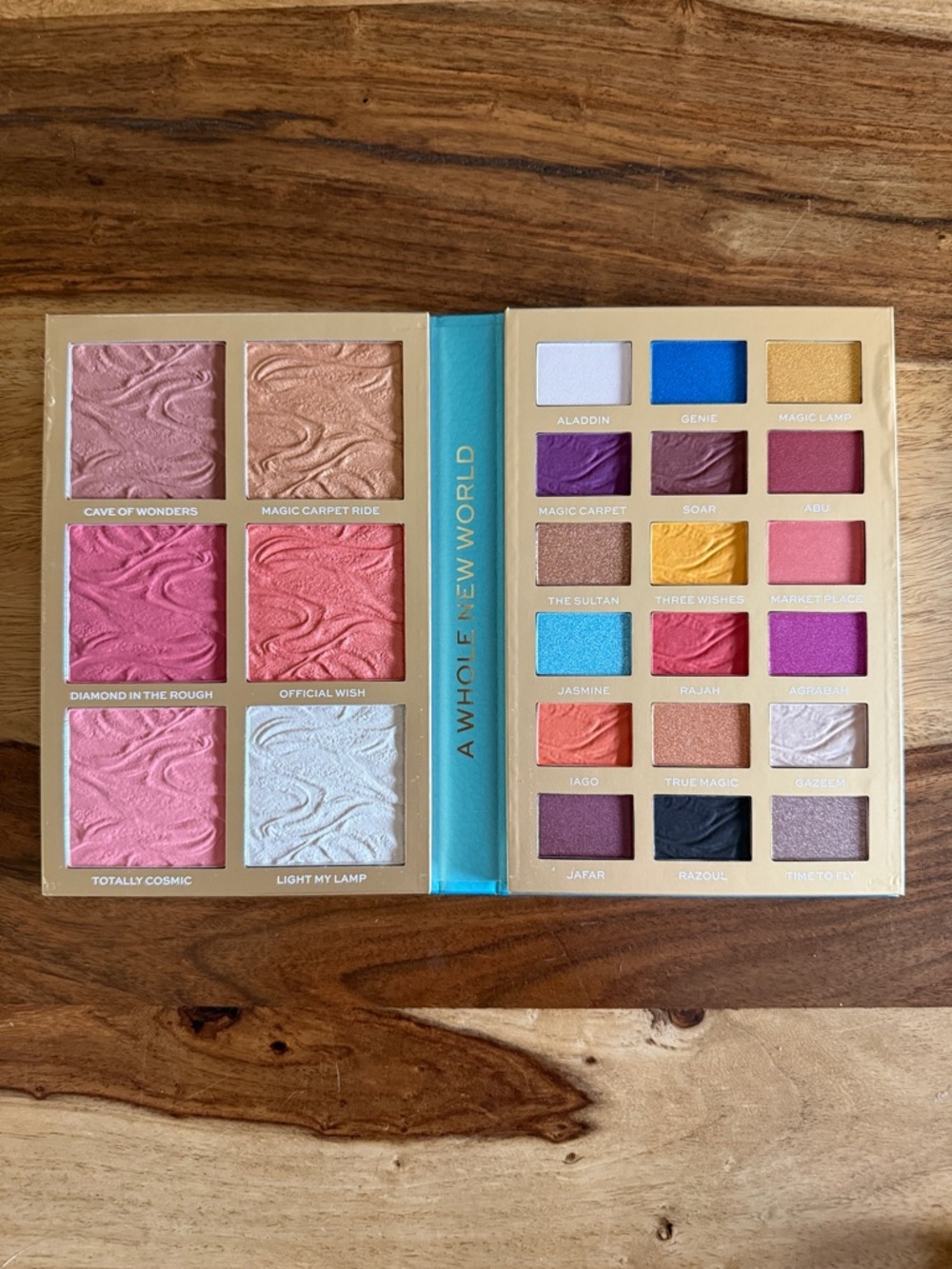 NIB I Heart Revolution Disney Aladdin Eye Shadow And Cheek Pallet - Picture 4 of 4